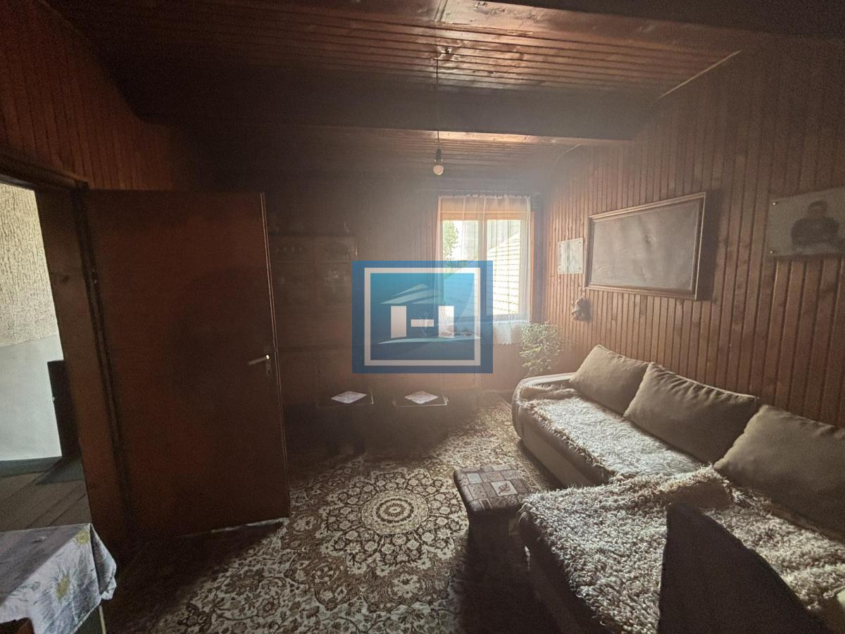 Prostrana kuca u centru Raznja 9