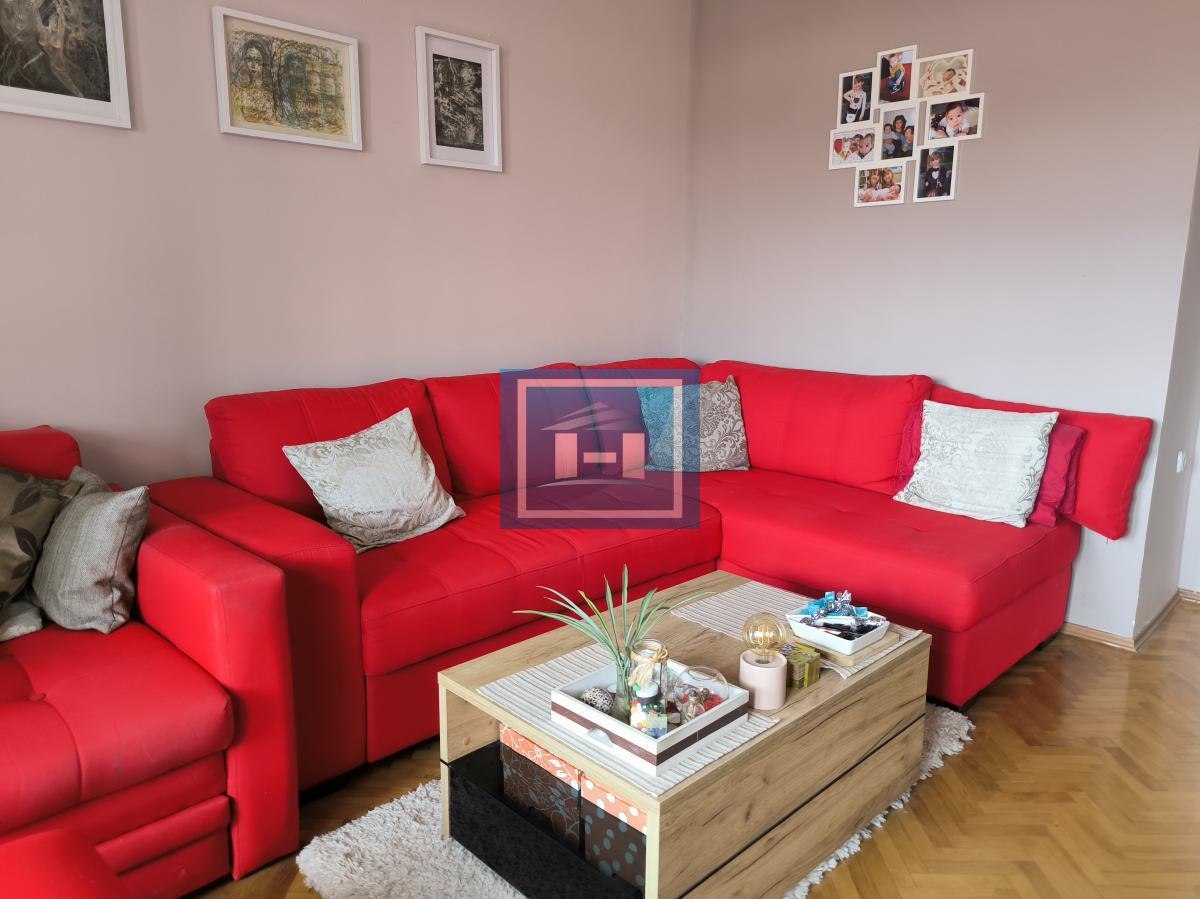 Na prodaju prostran stan u samom centru Ćuprije 3