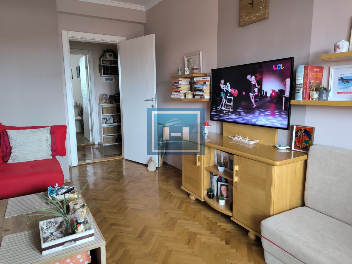 Na prodaju prostran stan u samom centru Ćuprije 4