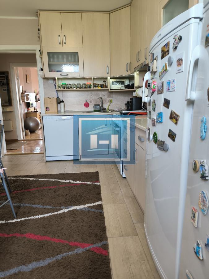 Na prodaju prostran stan u samom centru Ćuprije 7