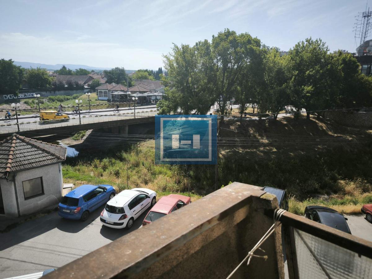 Tražiš stan za sređivanje? Lokacija TOP, potencijal OGROMAN! 1