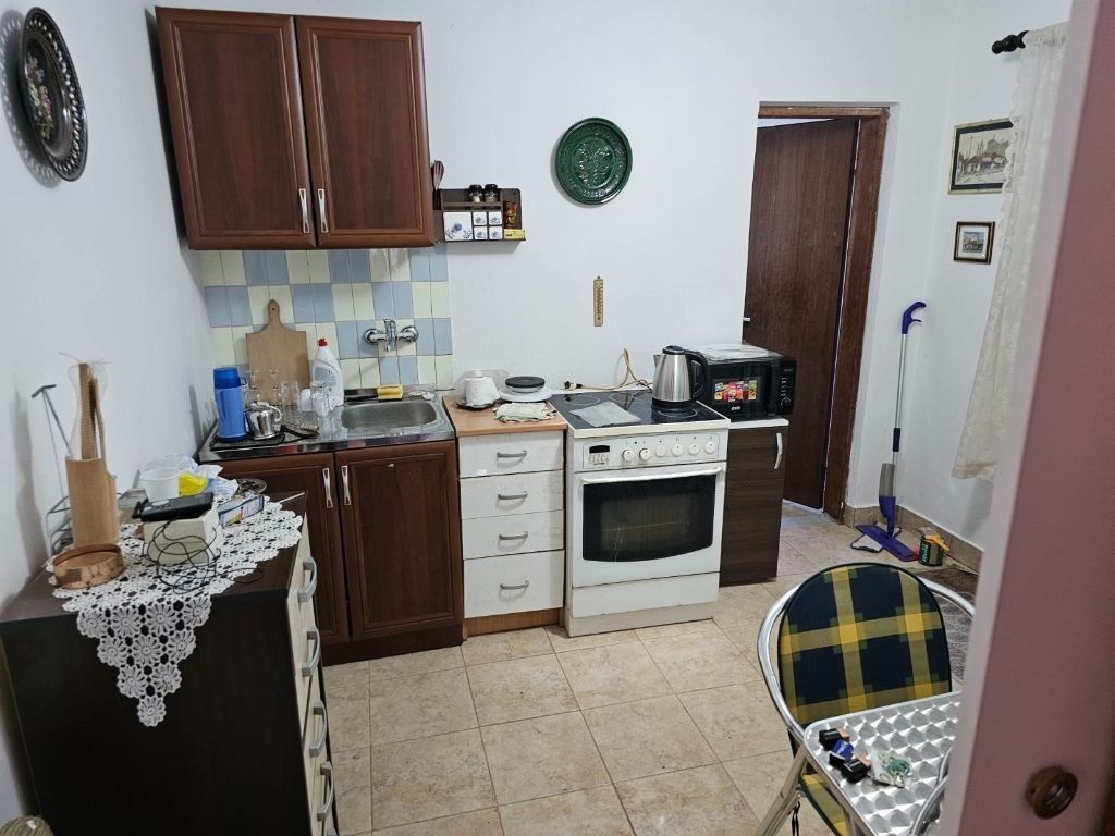 Prelepa kuca sa placem i pogledom na grad 5