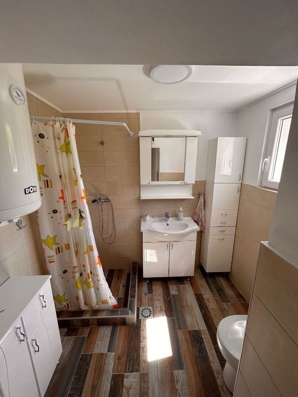 Potpuno renovirana vikendica u Krcedinu 3