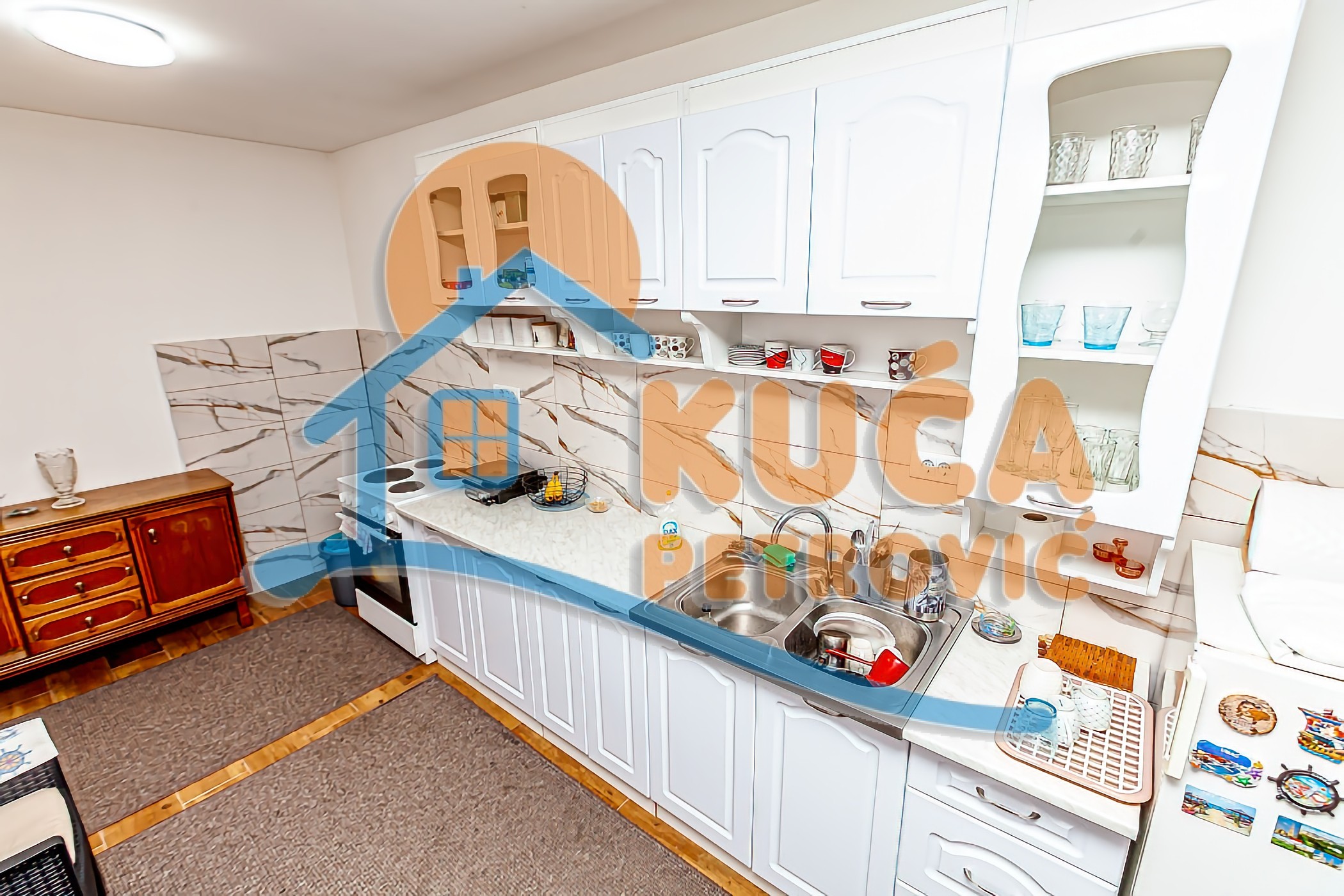 četvorosobna kuća, 216 m2, Crveni krst, Humska ID: p-014379 13