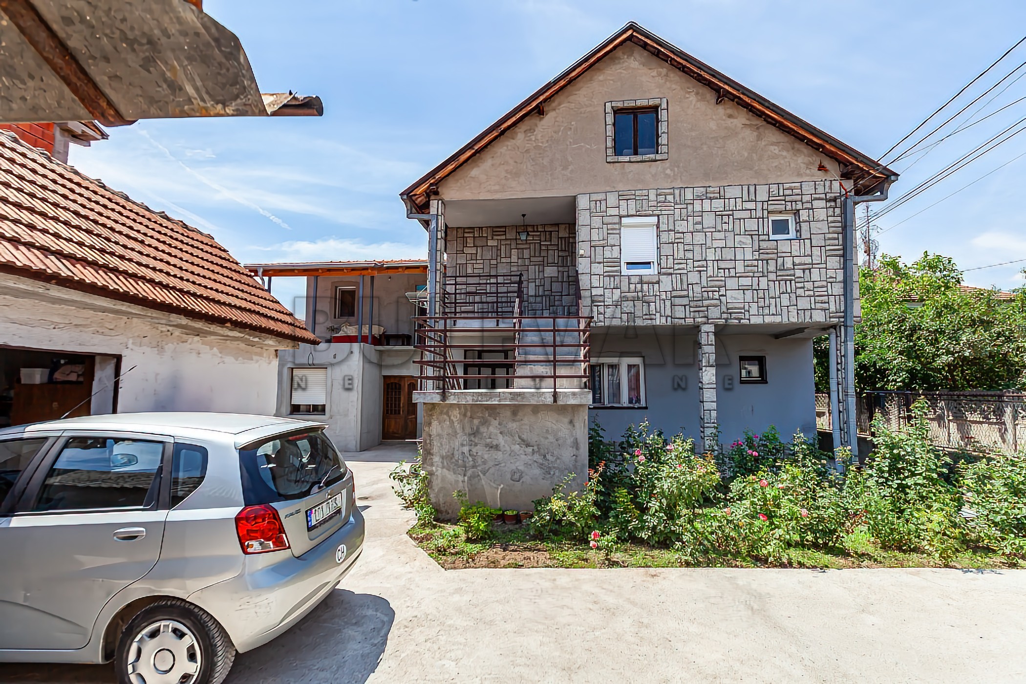 četvorosobna kuća, 216 m2, Crveni krst, Humska ID: p-014379 3