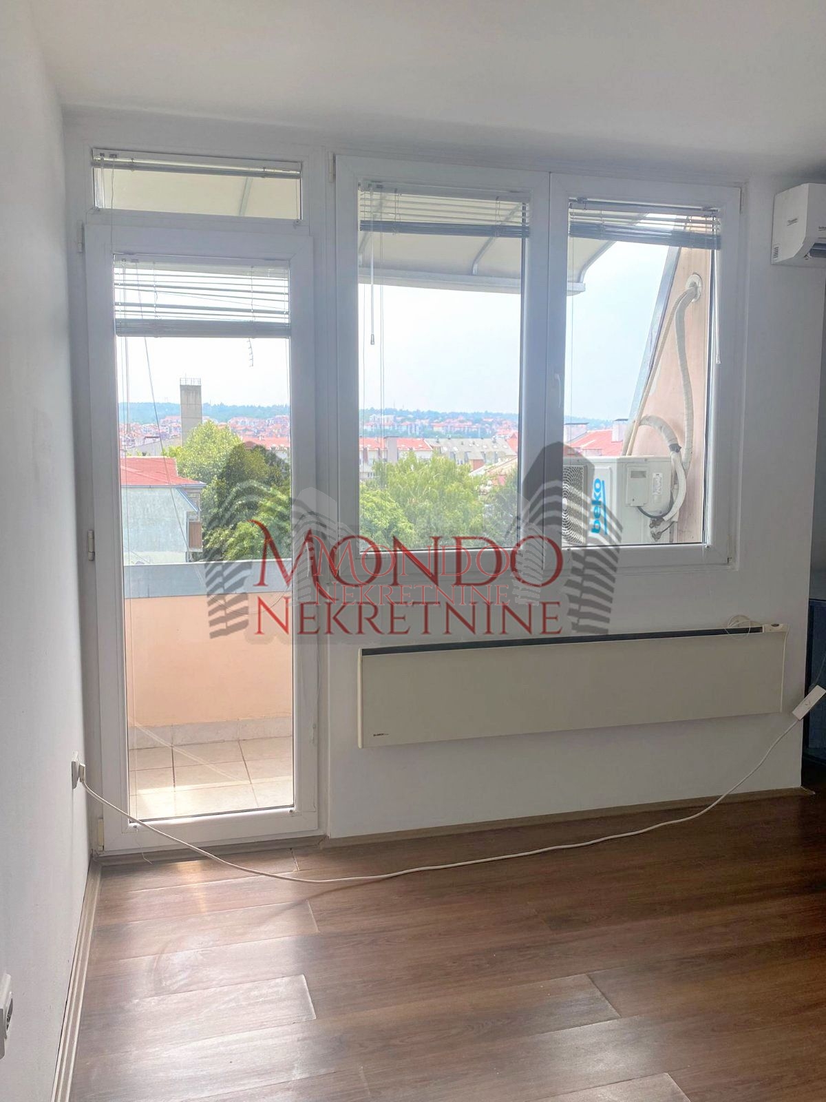 Jednoiposoban stan kod Medicinskog fakulteta 4