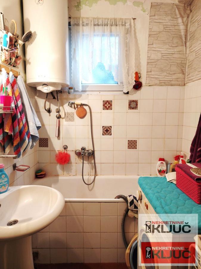 KEJ, 71m2, Trosoban, Kula 6