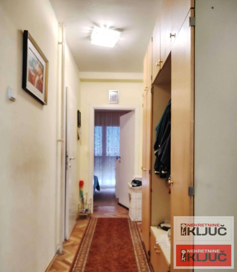 KEJ, 71m2, Trosoban, Kula 8