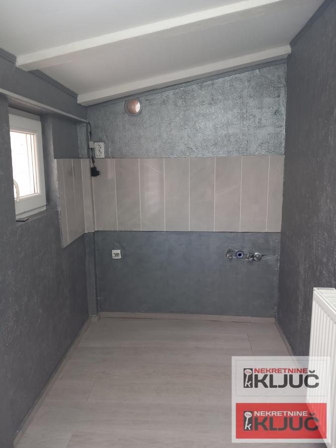 PETROVARADIN, 50m2 plus terasa, Dvoiposoban-Dvorišni Duplex sa Parking mestom 5