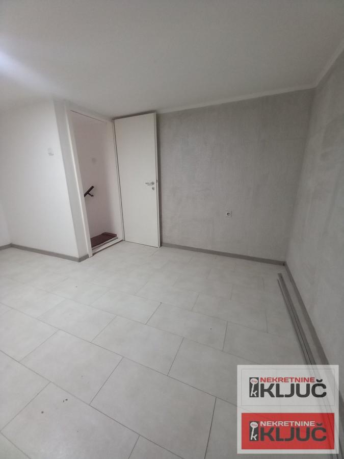 PETROVARADIN, 50m2 plus terasa, Dvoiposoban-Dvorišni Duplex sa Parking mestom 6