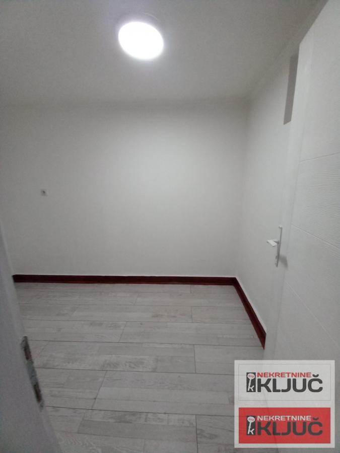 PETROVARADIN, 50m2 plus terasa, Dvoiposoban-Dvorišni Duplex sa Parking mestom 12