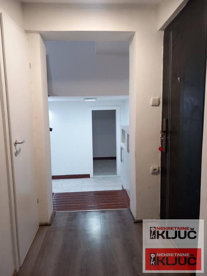 PETROVARADIN, 50m2 plus terasa, Dvoiposoban-Dvorišni Duplex sa Parking mestom 13