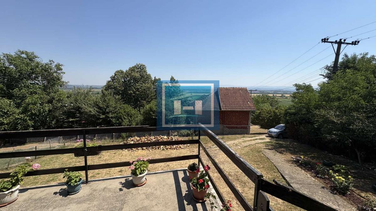 Na prodaju kuća sa velikim potencijalom – iznad vinarije Piano, nadomak Jagodine! 30
