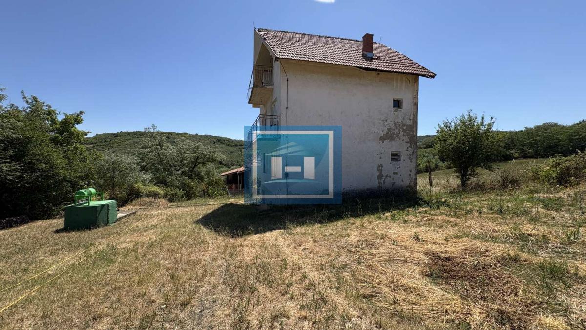 Plac od skoro 17 ari sa kućom od 200m² – mirno seosko okruženje 22