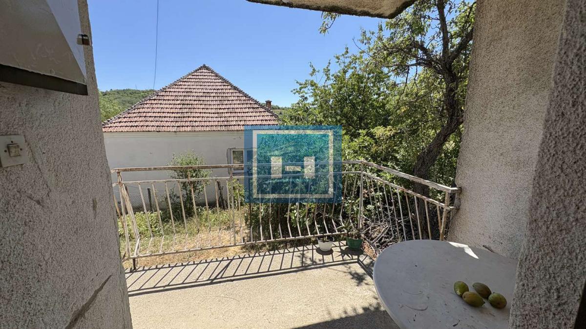 Plac od skoro 17 ari sa kućom od 200m² – mirno seosko okruženje 6