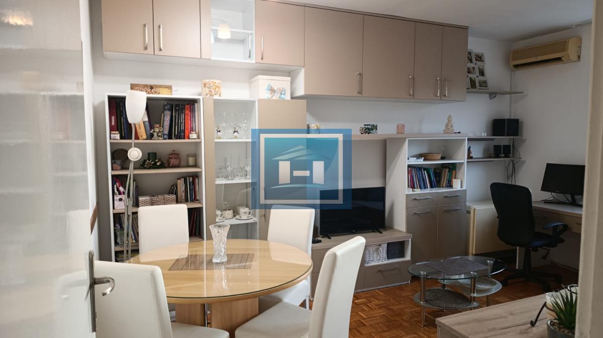 Beograd, opština Voždovac | 34 m² + podrum + terasa | Polunamešten 1