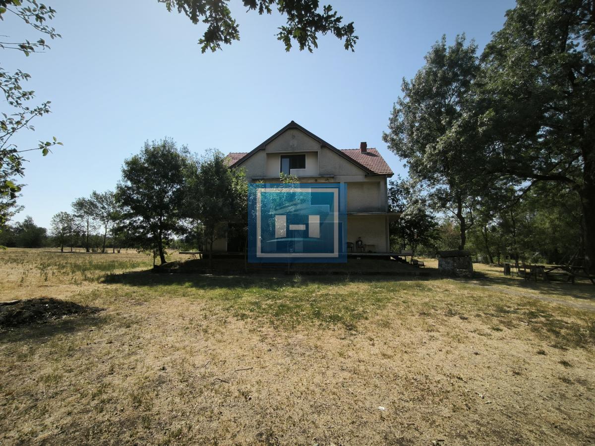 * NA PRODAJU – DVE KUĆE + POMOĆNI OBJEKAT NA VELIKOM PLACU – SELU VLAŠKA, KOD ĆUPRIJE * 3