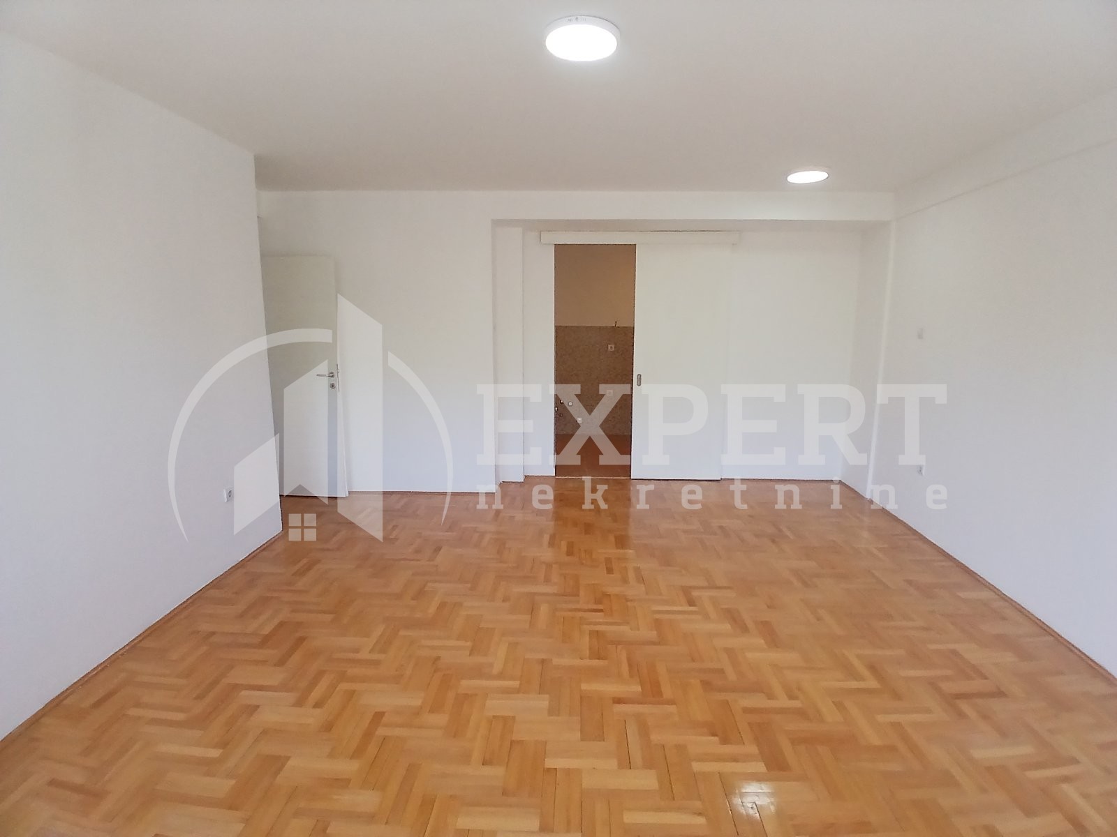 Lokal, 73 m2, Dom zdravlja, Vojvode Tankosića ID: i-014424 2