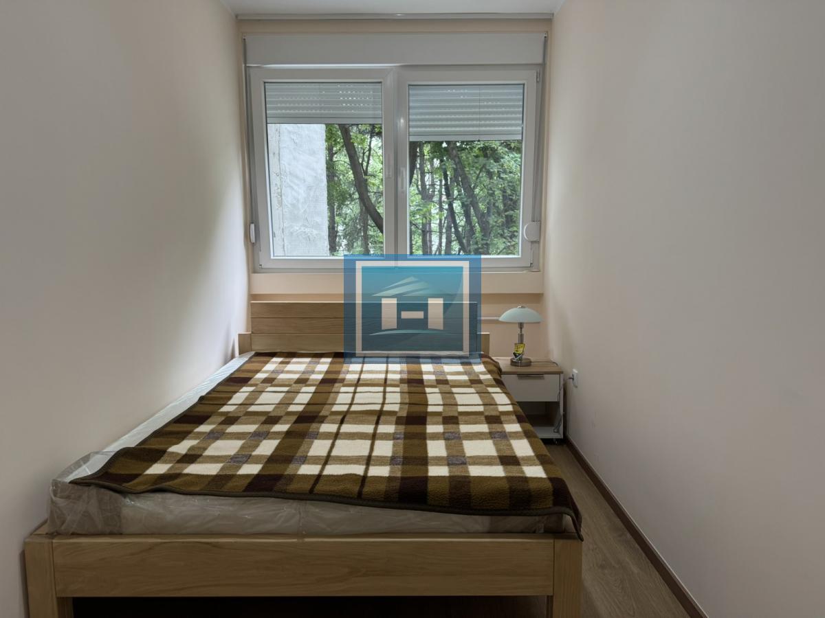 Prelep stan na Voždovcu – terasa + parking + prvi sprat! 11