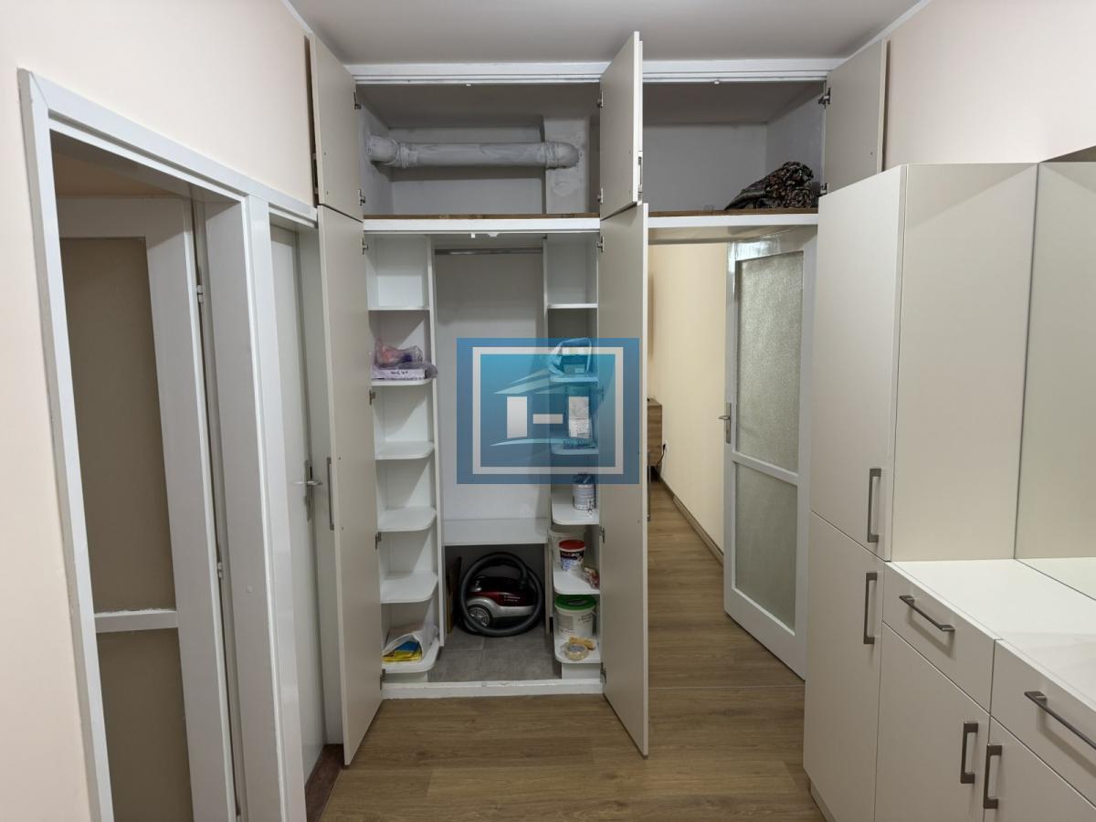 Prelep stan na Voždovcu – terasa + parking + prvi sprat! 9