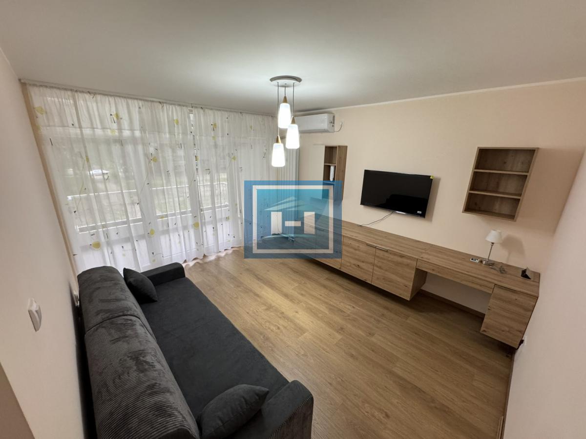 Prelep stan na Voždovcu – terasa + parking + prvi sprat! 1