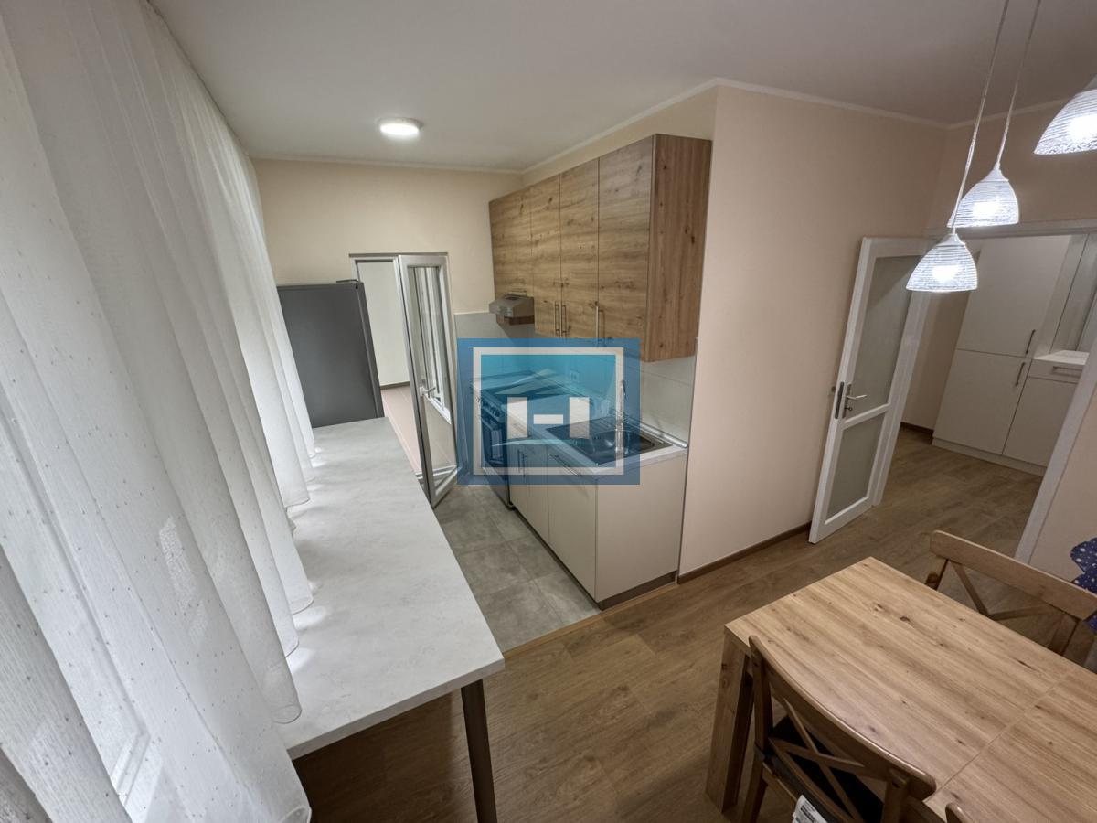 Prelep stan na Voždovcu – terasa + parking + prvi sprat! 4