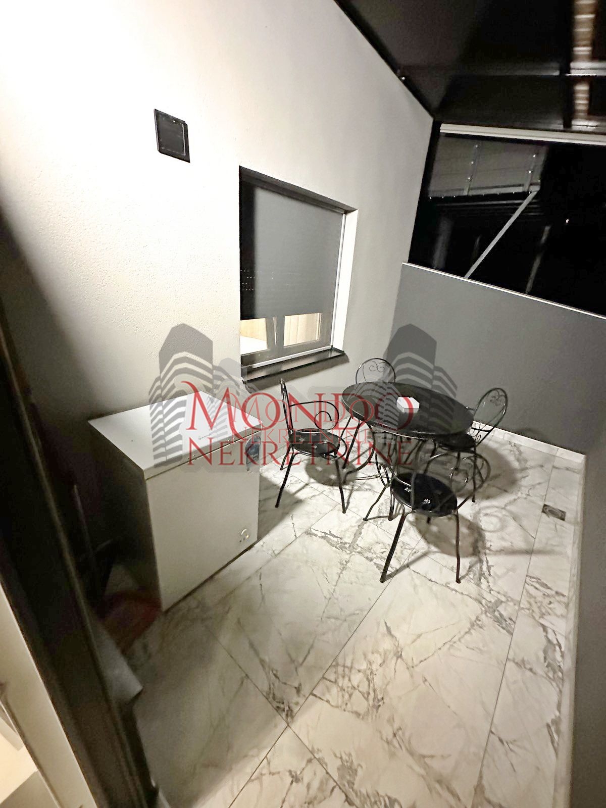 Lux jednoiposoban stan kod Čaira 12