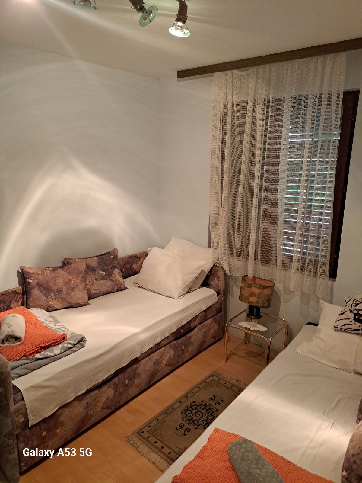 Izdaje se apartman vikendica Ivanka Srebrno jezero 3