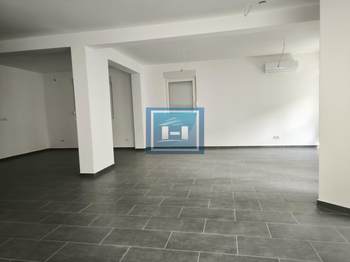 IZDAJE SE NOV, PROSTRAN STAN U CENTRU ĆUPRIJE – IDEALAN ZA PORODICE, FIRME I PRIVATNE DELATNOSTI 20