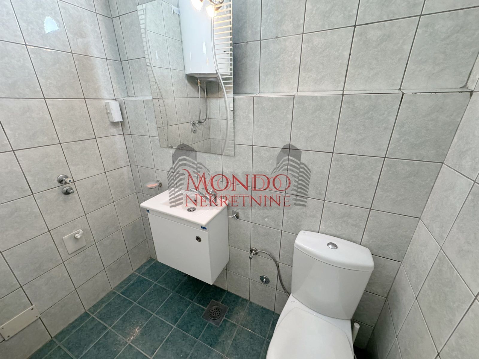 Trosoban stan u samom centru grada iza Foruma 15