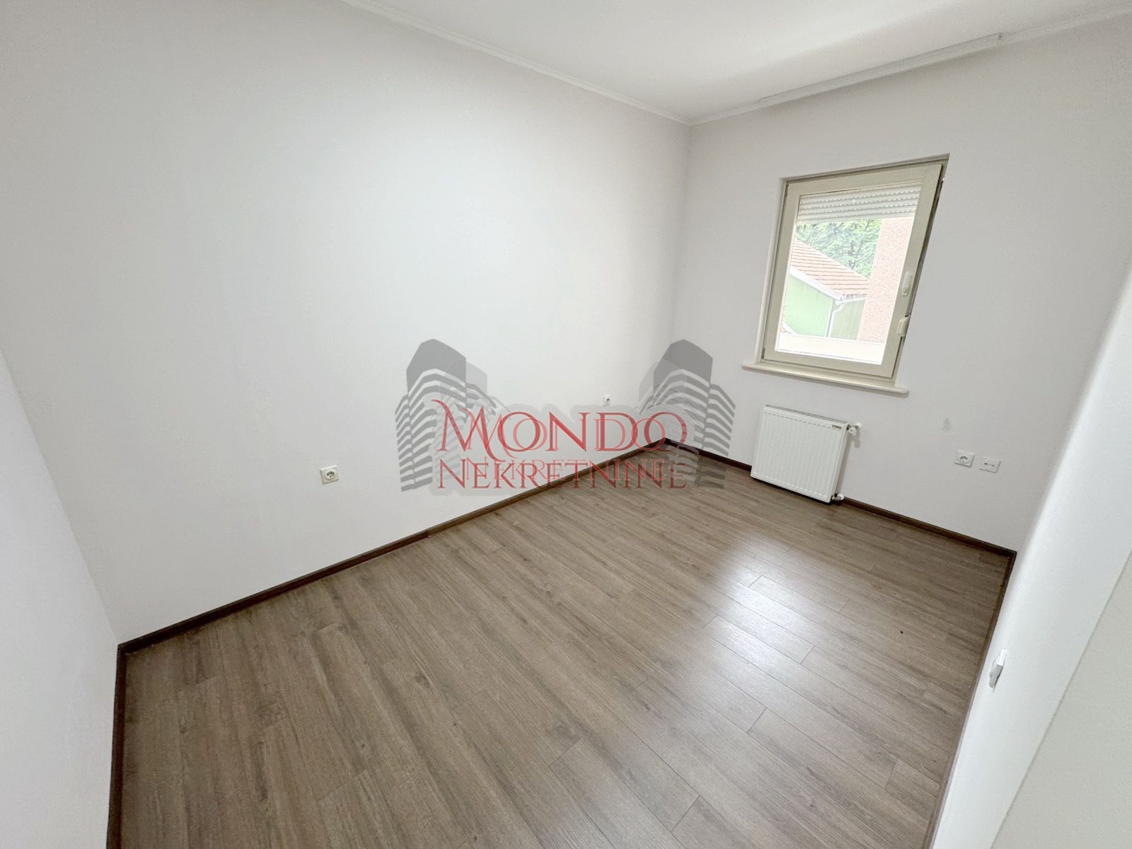 Trosoban stan u samom centru grada iza Foruma 11