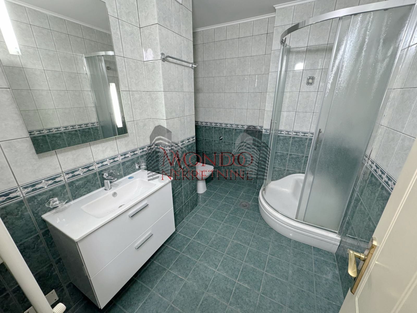 Trosoban stan u samom centru grada iza Foruma 14