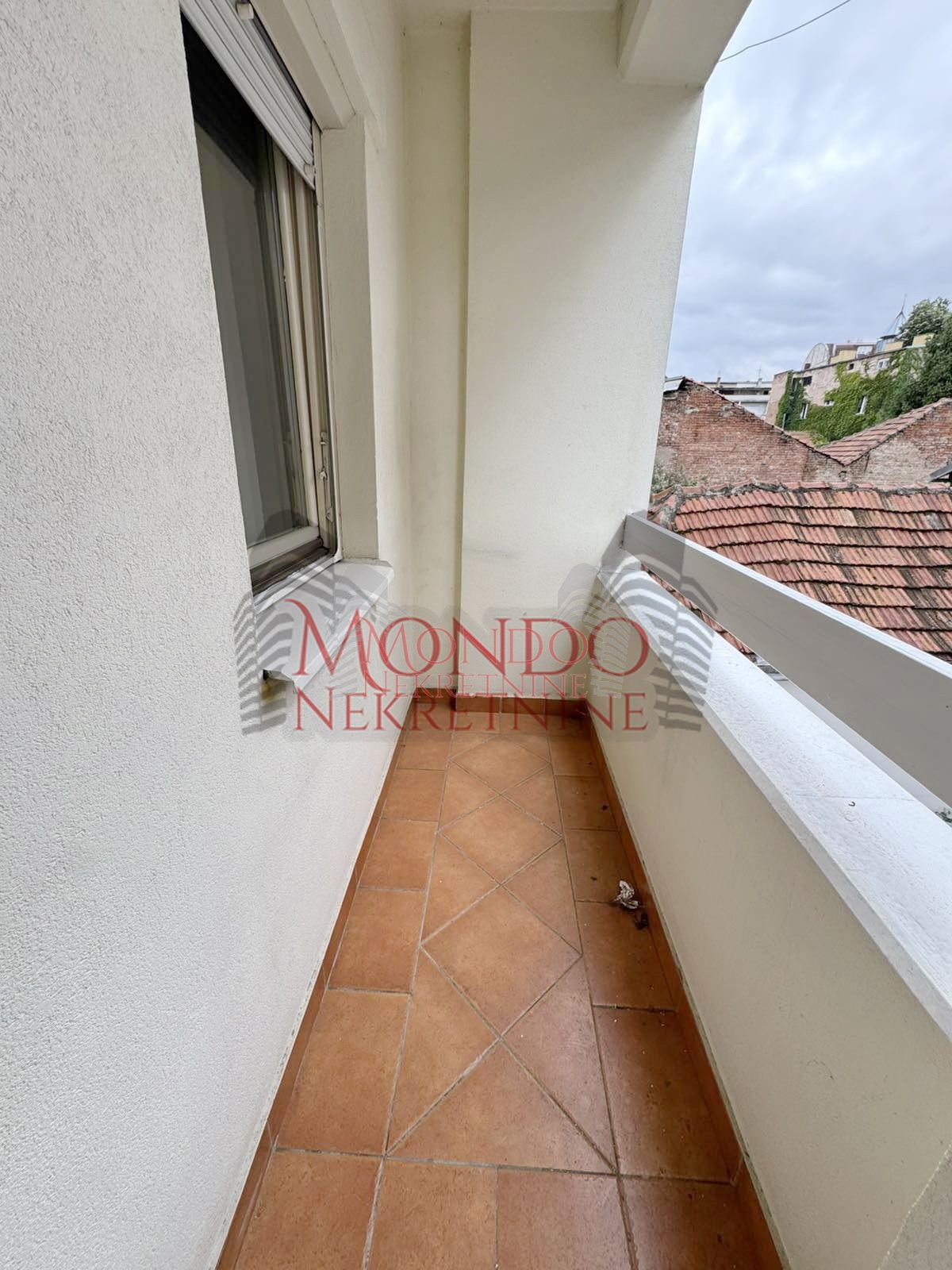 Trosoban stan u samom centru grada iza Foruma 9