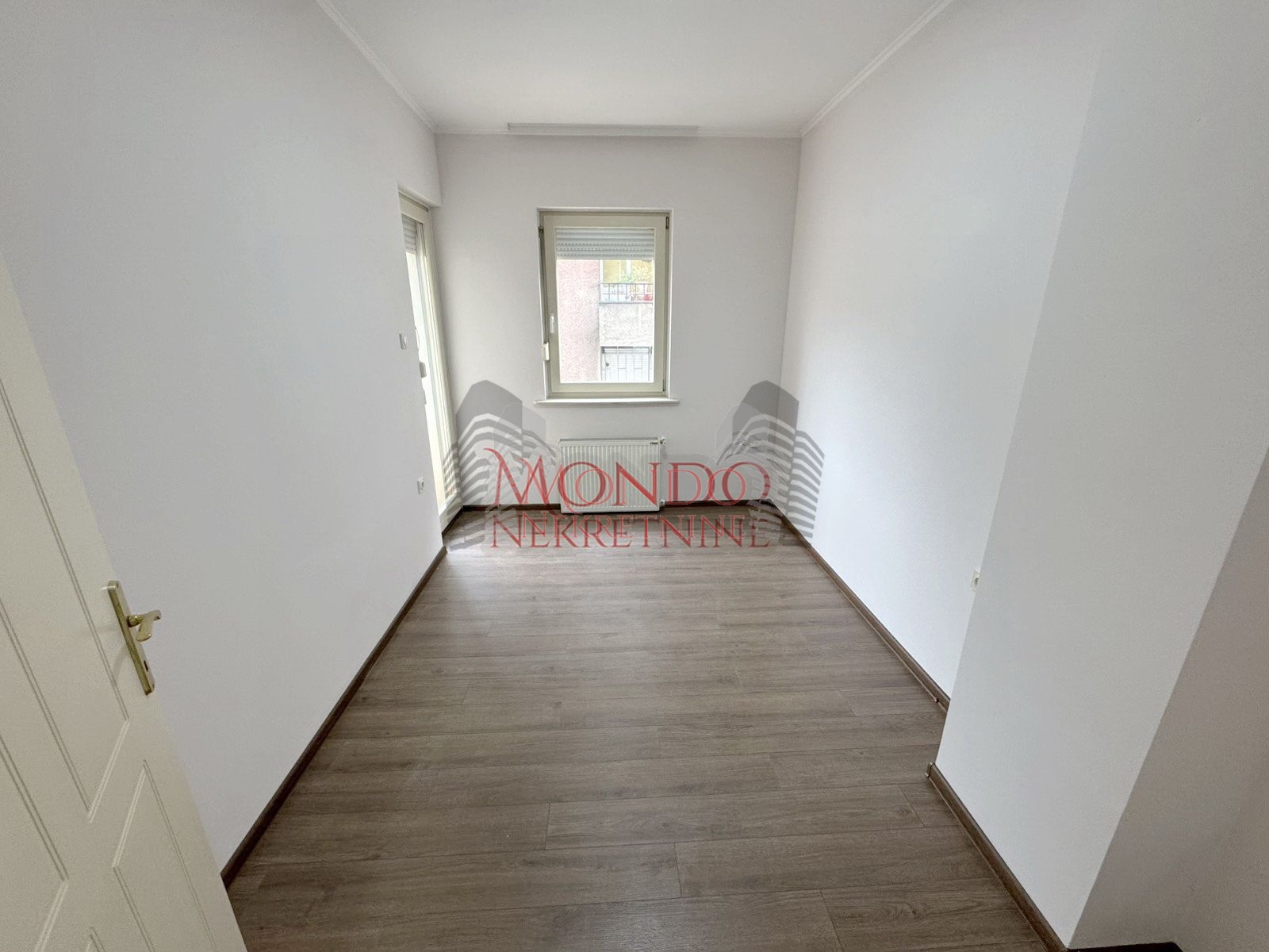 Trosoban stan u samom centru grada iza Foruma 7