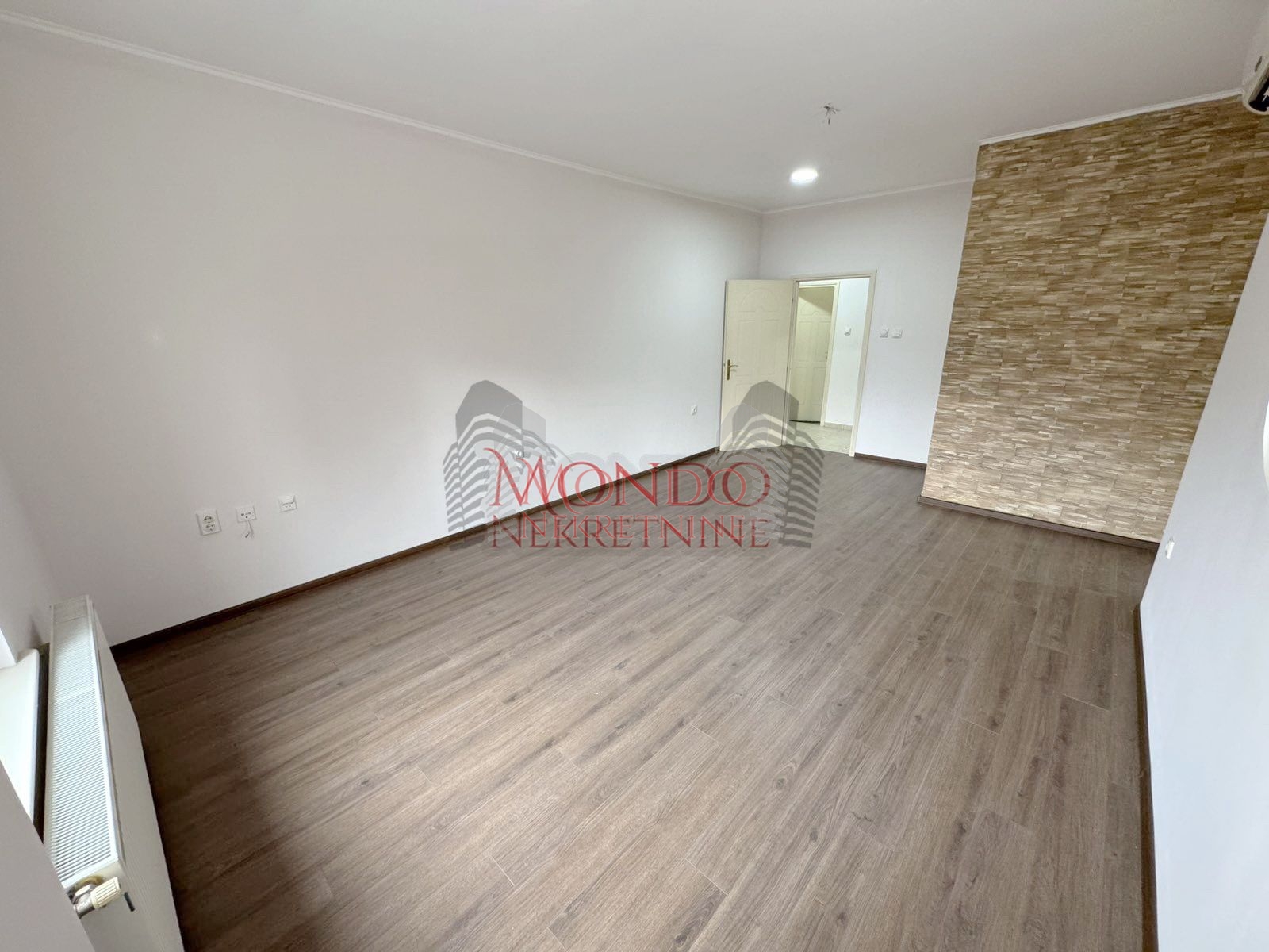 Trosoban stan u samom centru grada iza Foruma 2