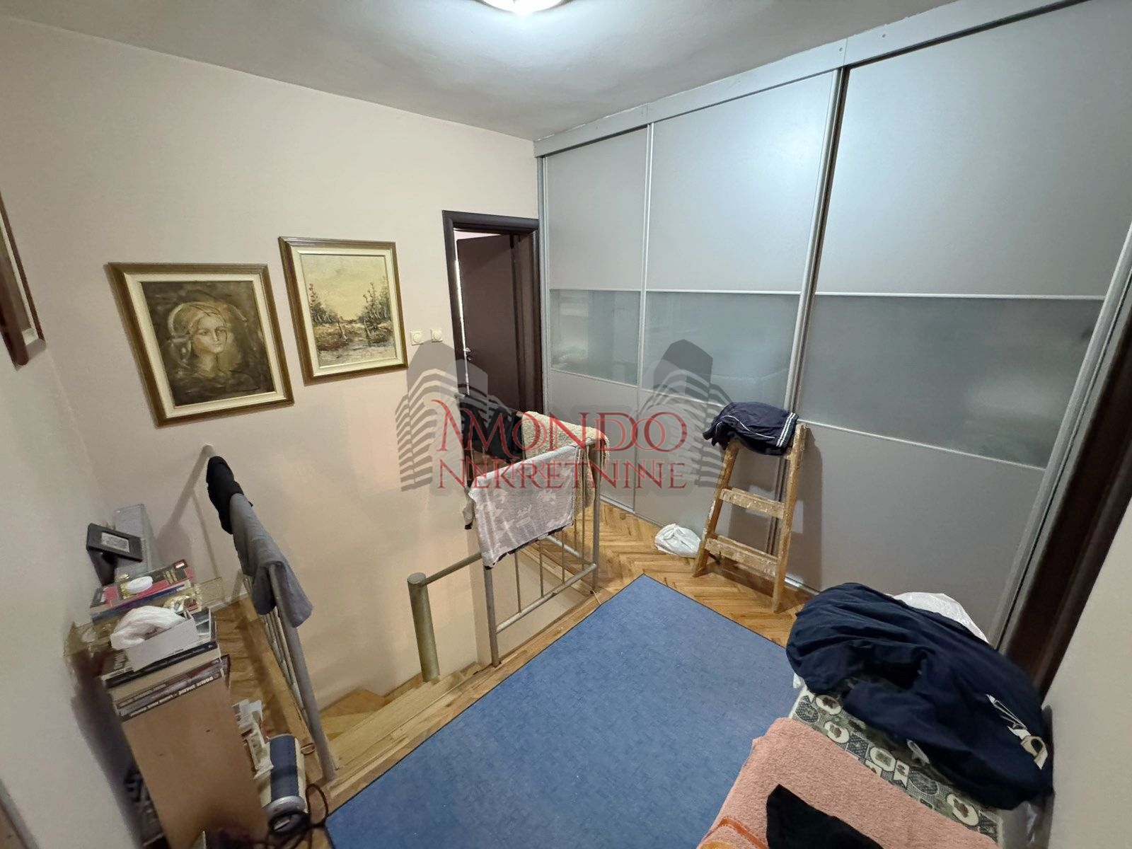 Trosoban stan u blizini Crvenog pevca, ul Dragise Cvetkovica 9