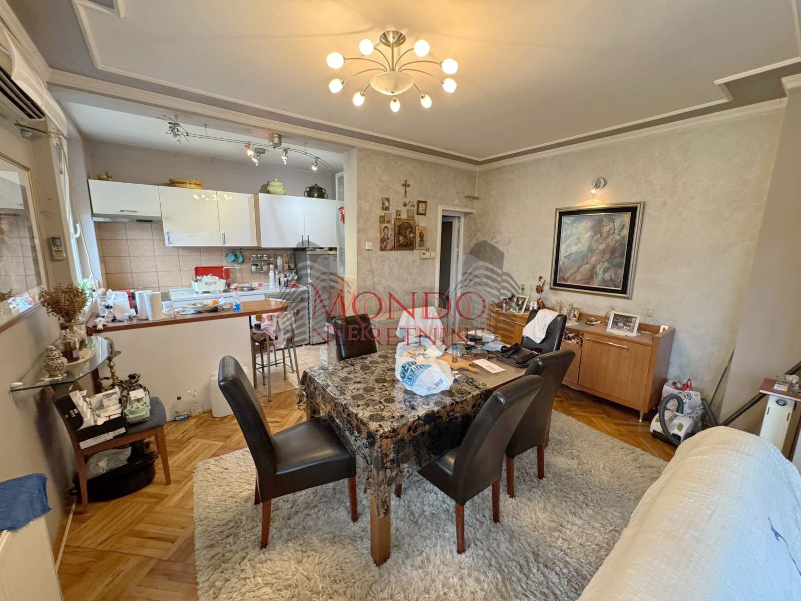 Trosoban stan u blizini Crvenog pevca, ul Dragise Cvetkovica 3