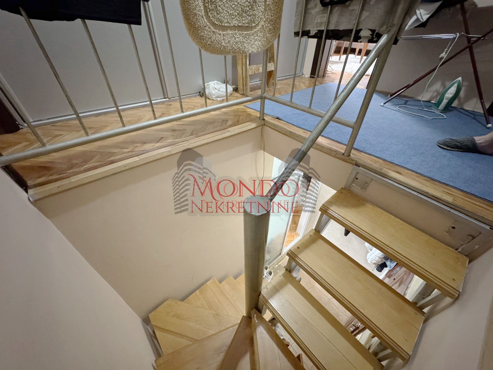 Trosoban stan u blizini Crvenog pevca, ul Dragise Cvetkovica 8