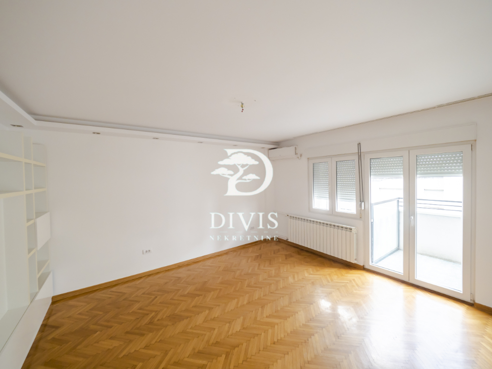 Prodajemo renoviran trosoban stan  77m2  kod Kalenić pijace 1