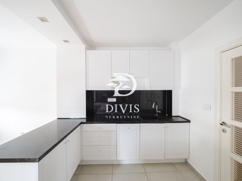 Prodajemo renoviran trosoban stan  77m2  kod Kalenić pijace 4