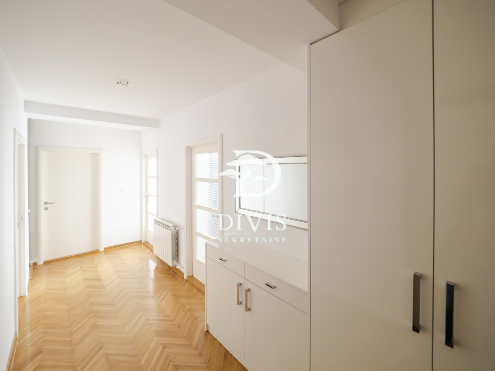 Prodajemo renoviran trosoban stan  77m2  kod Kalenić pijace 5