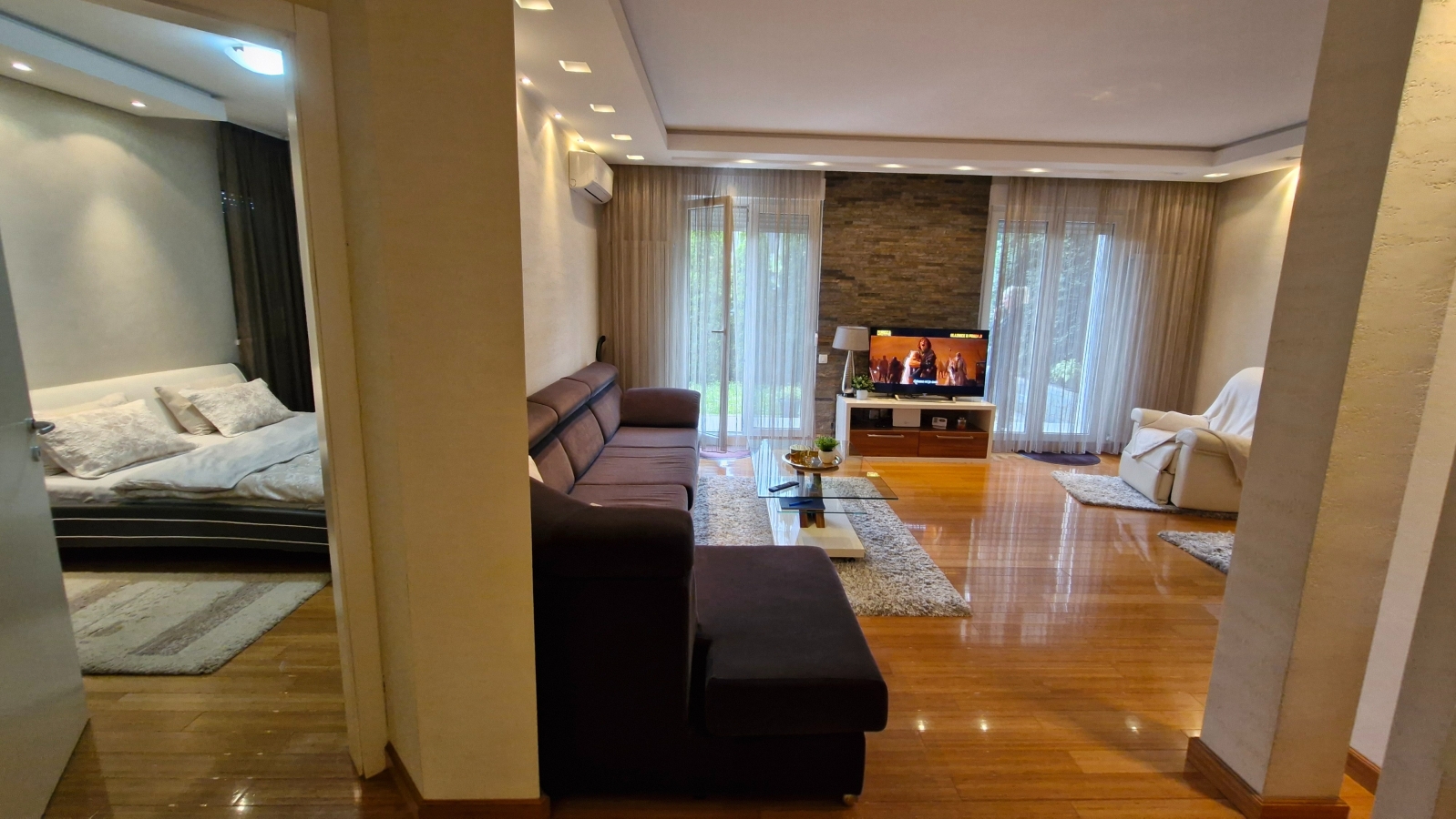 Izdavanje   Dedinje Beli dvor Dvosoban lux stan  novogradnja 5