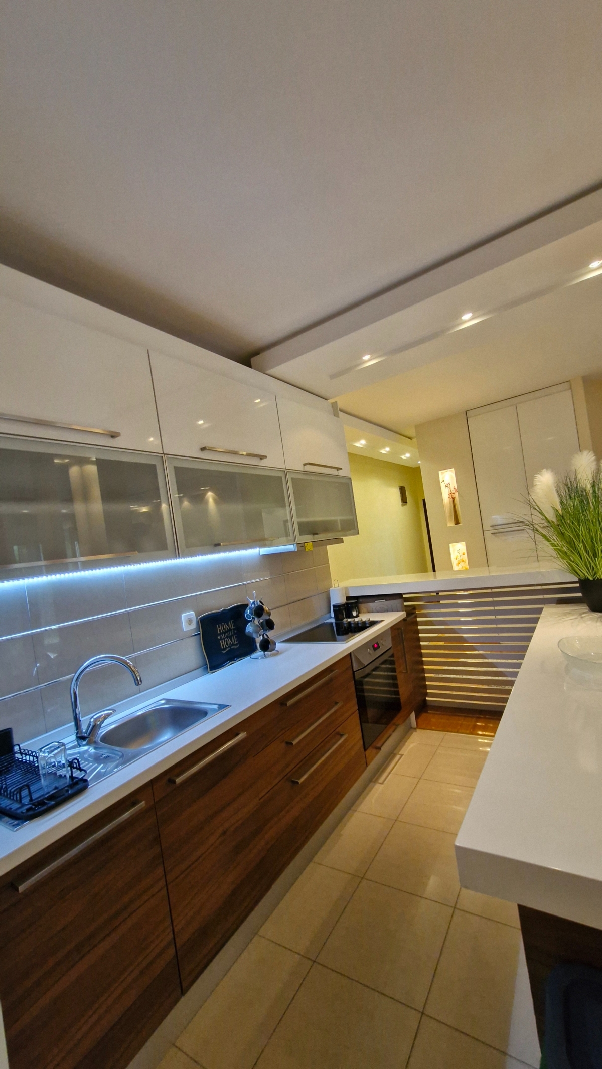 Izdavanje   Dedinje Beli dvor Dvosoban lux stan  novogradnja 7