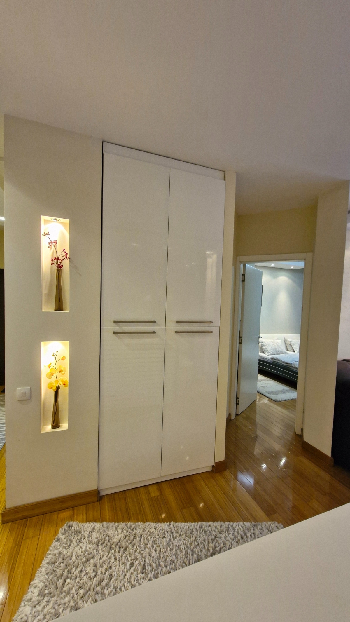 Izdavanje   Dedinje Beli dvor Dvosoban lux stan  novogradnja 6