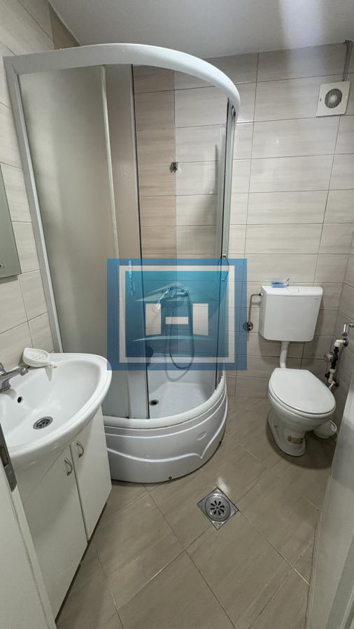 Na prodaju stan u zgradi novije gradnje 4