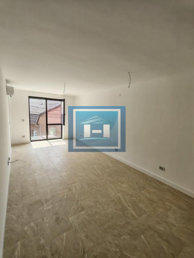 Odmah useljiv trosoban stan u novogradnji 2