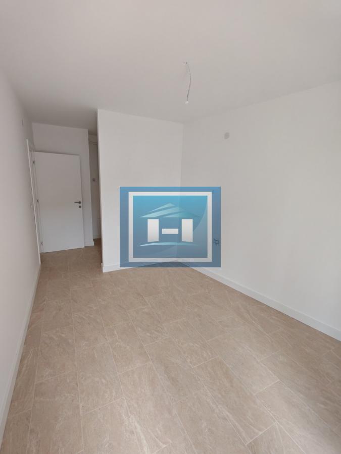 Odmah useljiv trosoban stan u novogradnji 10