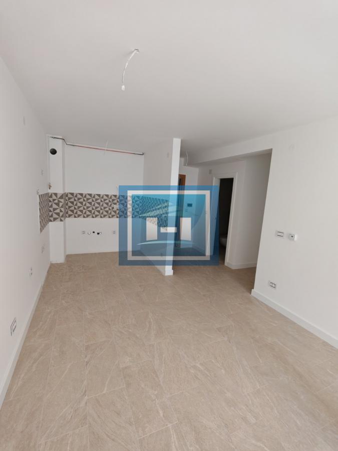 Odmah useljiv trosoban stan u novogradnji 13