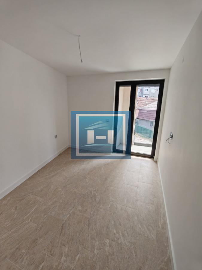 Odmah useljiv trosoban stan u novogradnji 7