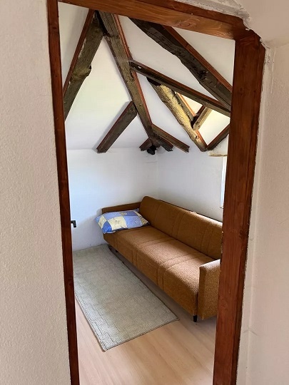 Vikendica sa poslovnim prostorom na Vlasinskom jezeru idealna za odmor ili posao 4